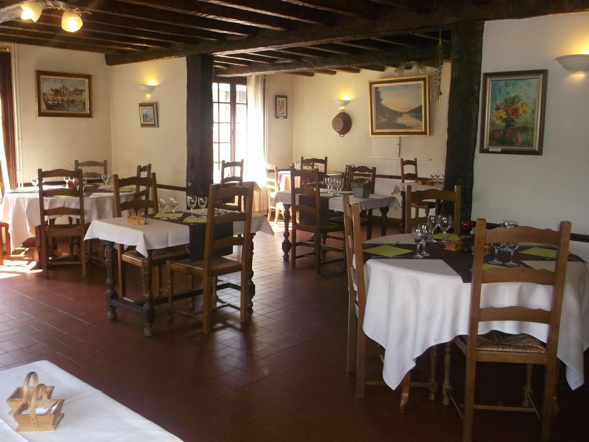 Logis Hotel Restaurant Auberge Saint Martin Surville  Exteriér fotografie